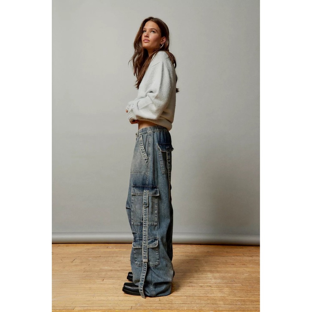 BDG Women 28W Strappy Balloon Cargo Mid-Rise Jean Baggy Utility Cargo Denim Y2K